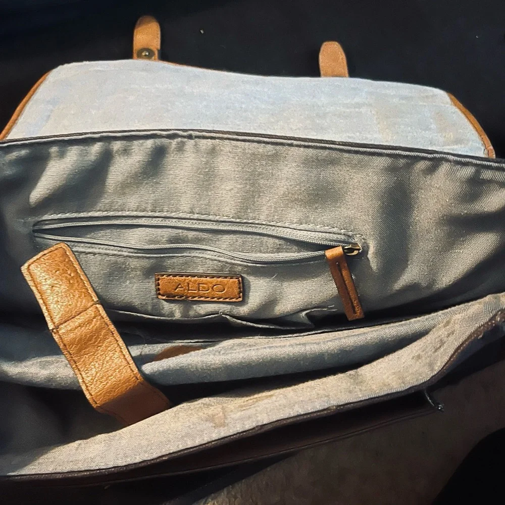 Stylish Aldo Men's Messenger Bag - Picture 3 of 6